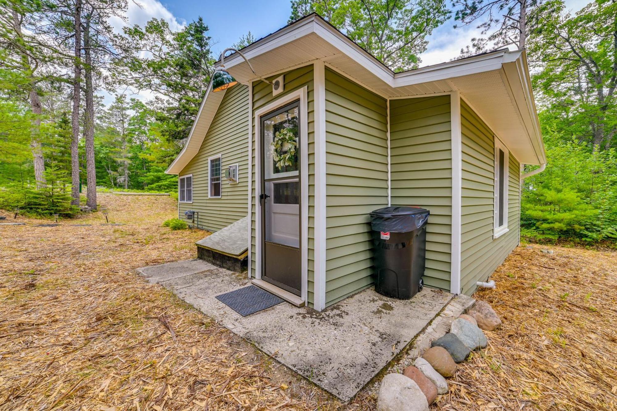 Enchanted Lake Huron Cottage With Beach Access! Rogers City Dış mekan fotoğraf
