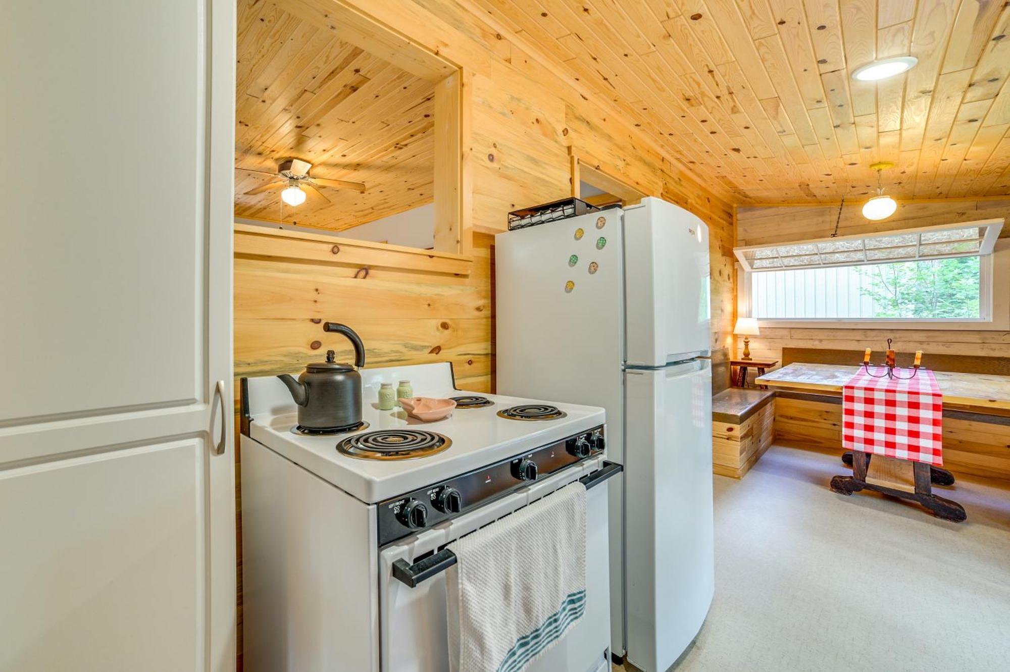 Enchanted Lake Huron Cottage With Beach Access! Rogers City Dış mekan fotoğraf