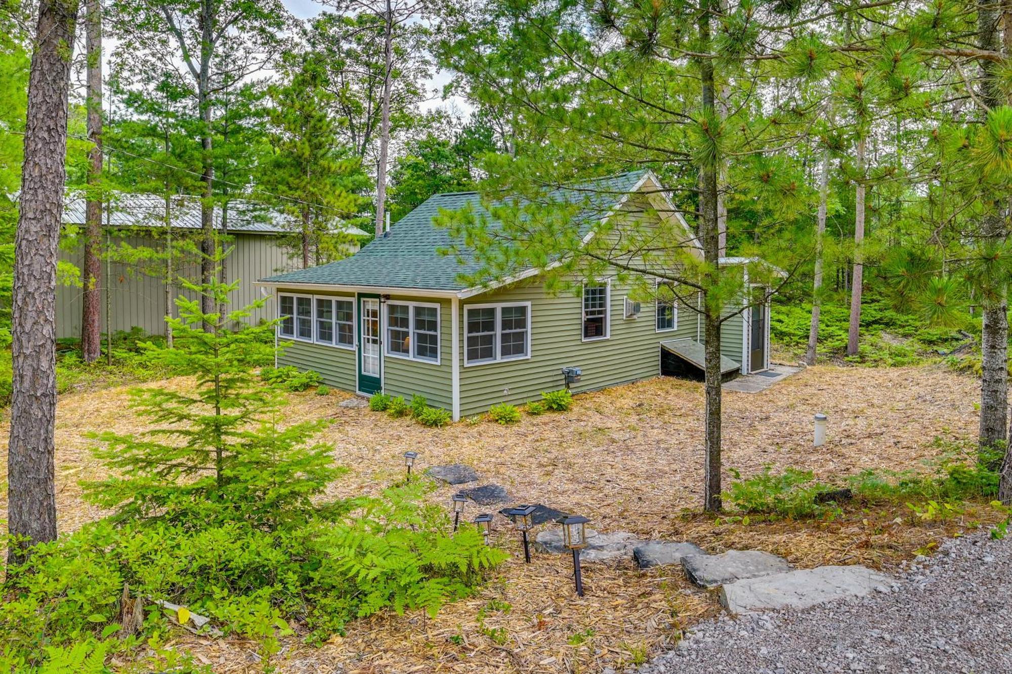 Enchanted Lake Huron Cottage With Beach Access! Rogers City Dış mekan fotoğraf